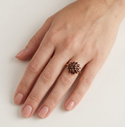 Garnet flower ring in 14kt gold