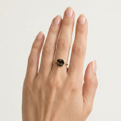 Eleganter Ring mit rund geschliffenem Granat