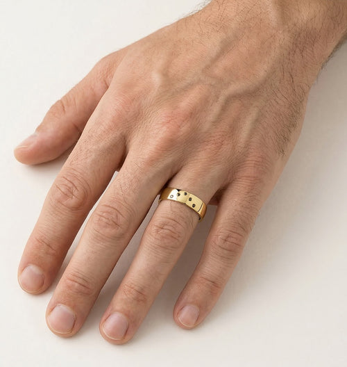 Timeless yellow gold wedding ring