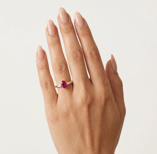 Bague en or avec rubis synthétique