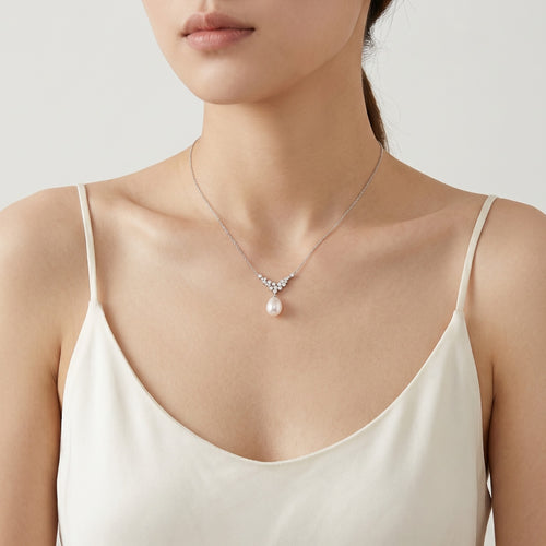 Collier élégant en perle et zircon cubique