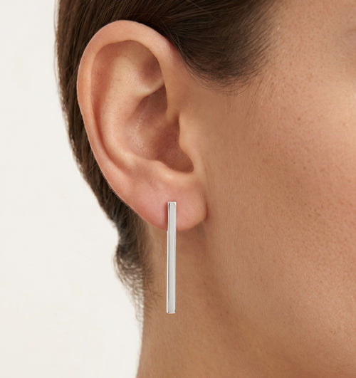 White gold earrings bar