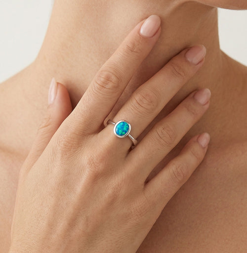 Bague en argent sterling avec opale bleue