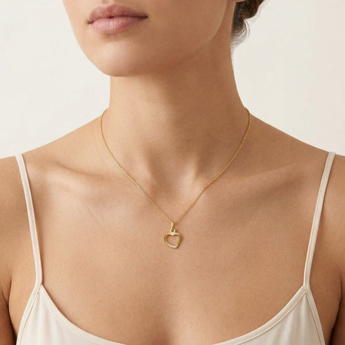 Propracovaný přívěsek ve tvaru srdce