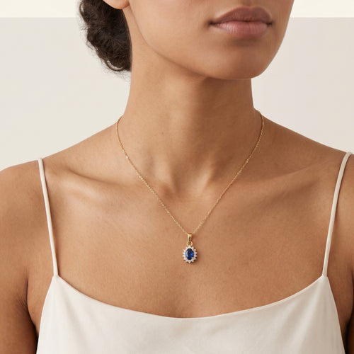 Pendentif ovale avec saphir et halo de zirconiums cubiques