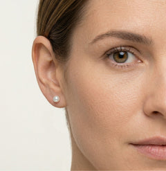 Jednoduché stříbrné perlové náušnice