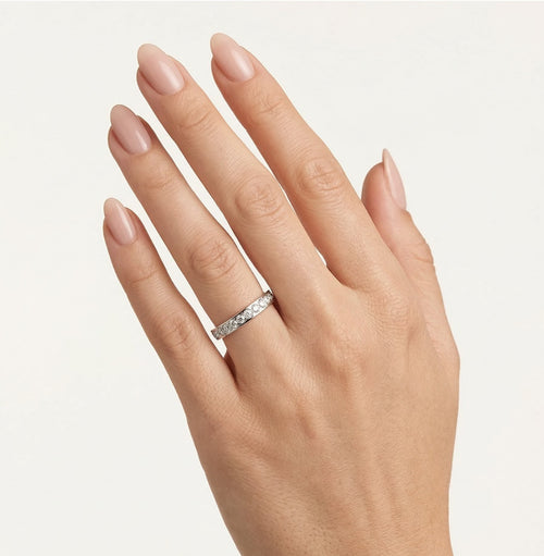 Elegante anillo de boda eterno de oro blanco