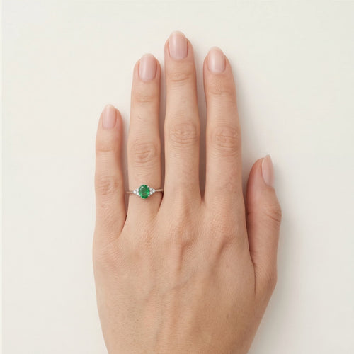 Emerald white gold ring with diamonds