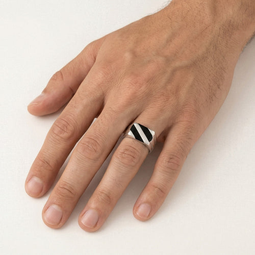 Pánský prsten ze stříbra se smaltem, diagonální design