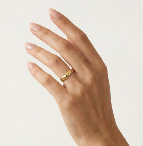 Elegantní snubní prsten ze žlutého zlata