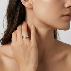 Klasický šikovný prsten ze žlutého zlata se zirkonem