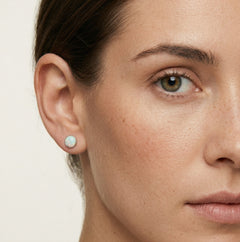 Stříbrné náušnice s bílým opálem