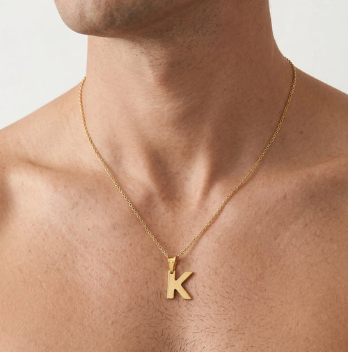 Zlatý přívěsek písmene "K"
