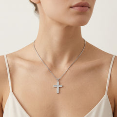 Silbernes Kreuz mit Zirkonia im Kanalbesatz