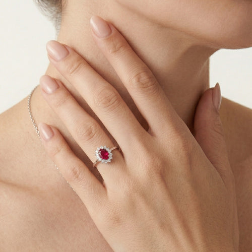 Anillo de halo en plata esterlina con rubí