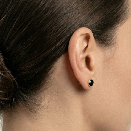 Pendientes unisex de oro amarillo con ónix negro