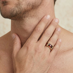 Obdélníkový prsten s granátem