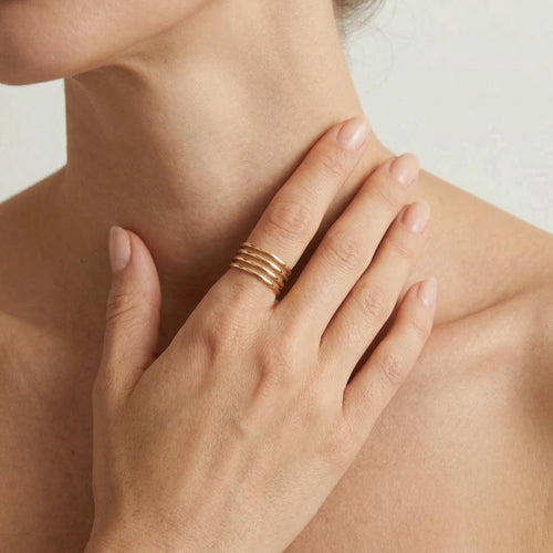 Harmonious yellow gold ring