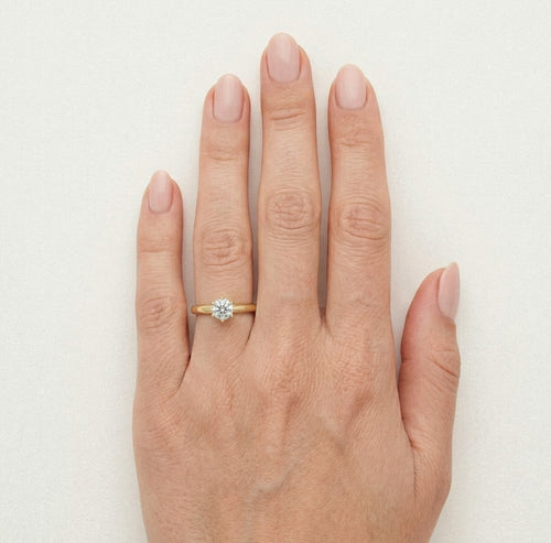 Bague classique pratique en or jaune avec zircon