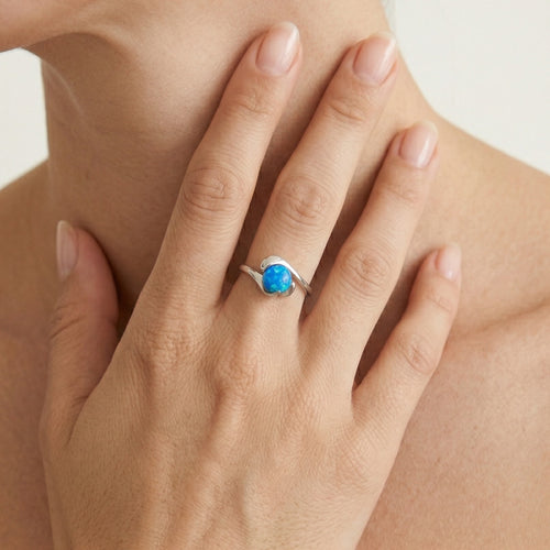 Anillo único de ópalo azul para mujer