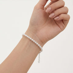 Pulsera delicada de perlas