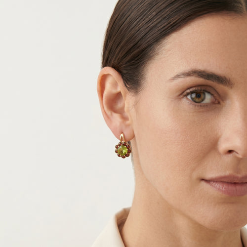 Boucles d’oreilles royales en or 14 carats avec moldavite et grenat