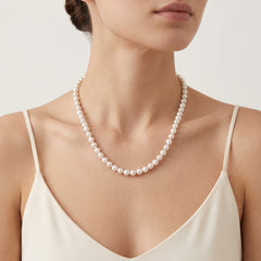 Elegant women pearl necklace