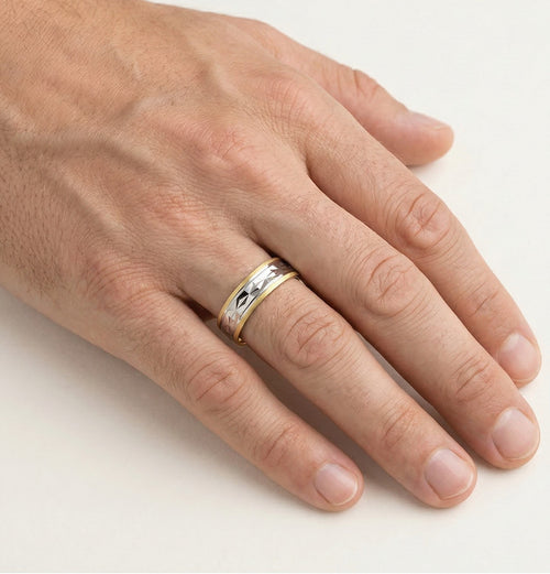 Dvoubarevný zlatý snubní prsten se speciálním brusem