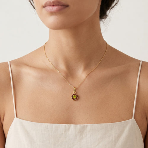 Pendentif Harmonie en or jaune avec moldavite et grenat