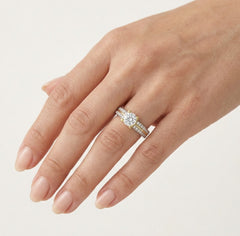 Důrazně silný zlatý prsten 