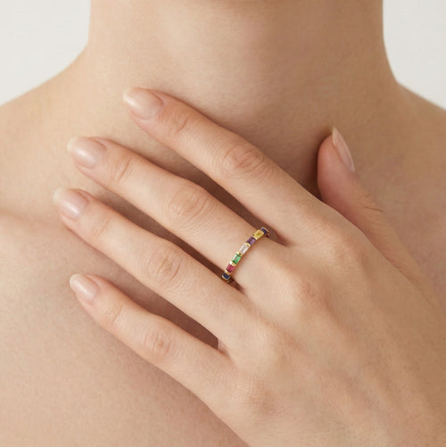 Prsten s přírodními drahokamy v zářivých barvách