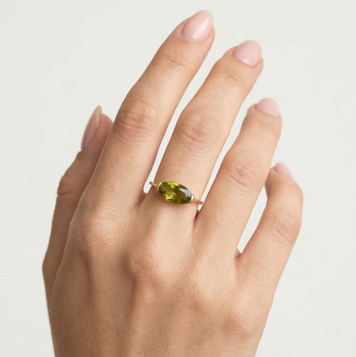 Joyería de moldavita en corte oval en oro de 14 quilates