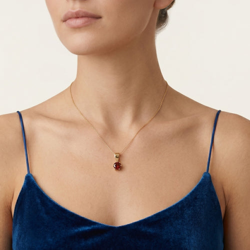 Simple garnet pendant