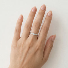 Anillo de compromiso elegante de oro blanco para mujer