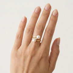  Kroucený zlatý prsten s dvojitou perlou