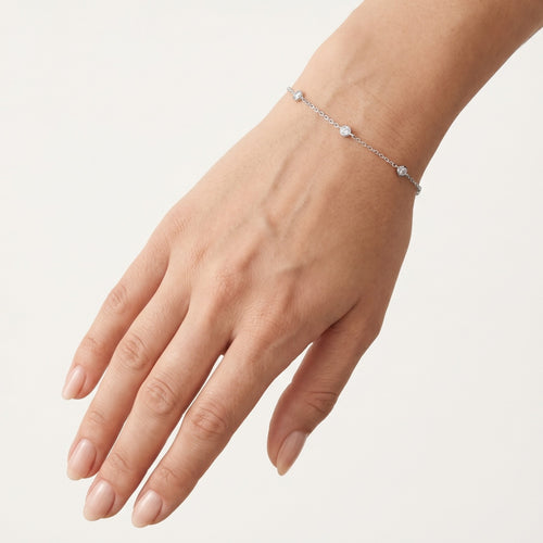Pulsera sencilla de plata con zirconia cúbica