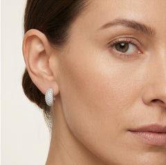 Boucles d’oreilles charmantes en or blanc avec diamants