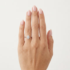 Bague en or blanc avec zircon cubique taille ovale