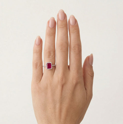 Bague en argent avec rubis synthétique serti griffes