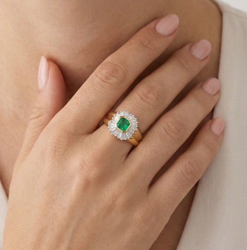 Gold Emerald ring with diamonds