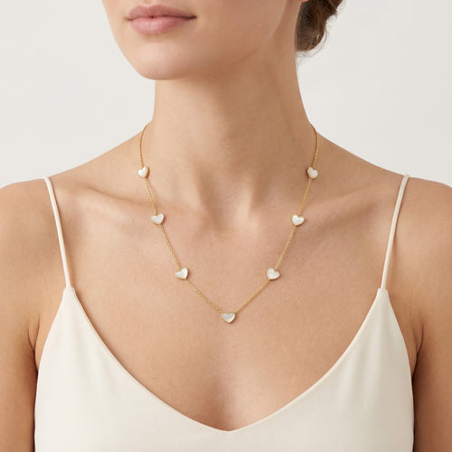 Perleťový náhrdelník s motivy srdíček