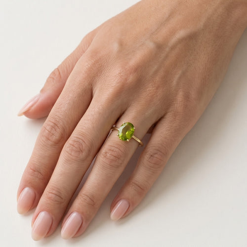 Anmutiger Strahlkraft Moldavit-Eleganz-Ring
