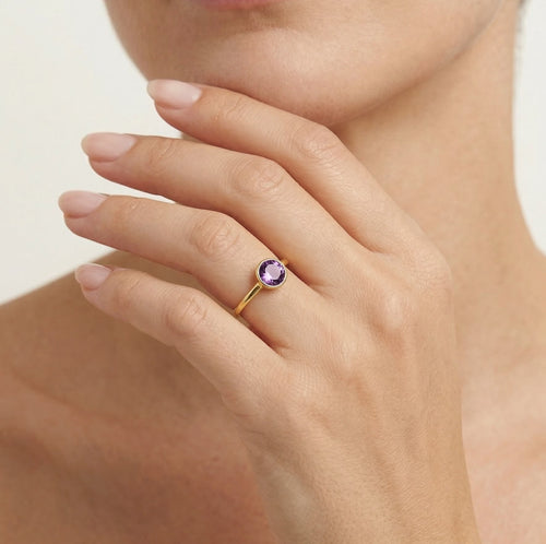 Bague en or avec améthyste violette