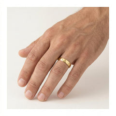 Anillo clásico de oro amarillo