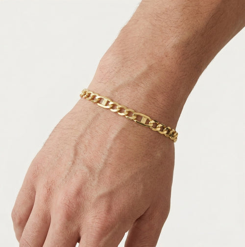Pulsera maciza de oro Figaro con patrón