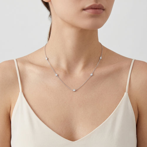 Náhrdelník z bílého zlata s diamantem, bezel osazení