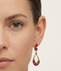 Timeless garnet elegance in 14kt gold