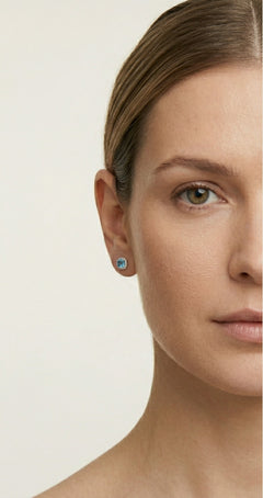 Stříbrné náušnice se svatozáří a modrým topazem