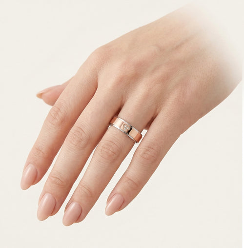 Anillo de boda de oro con un motivo especial de corazón.