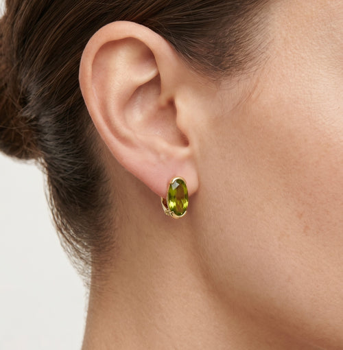 Élégance moldavite en taille ovale gradins